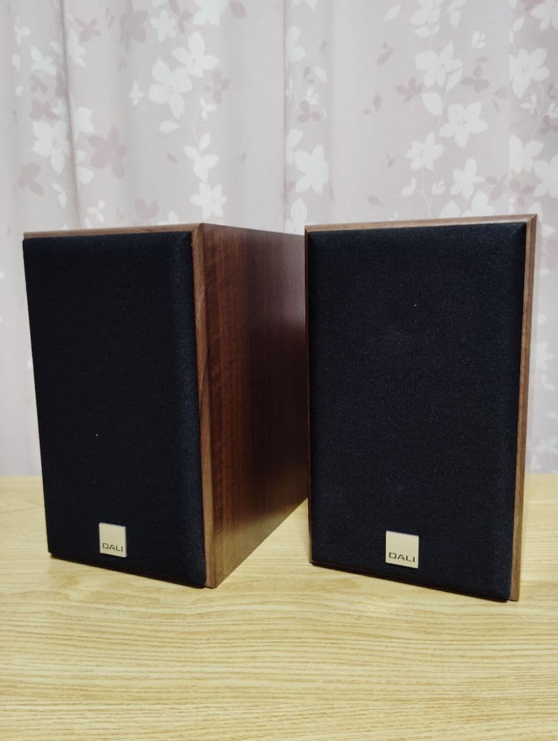 DALI スピーカー　SPECTOR２ ウォルナット　ペア