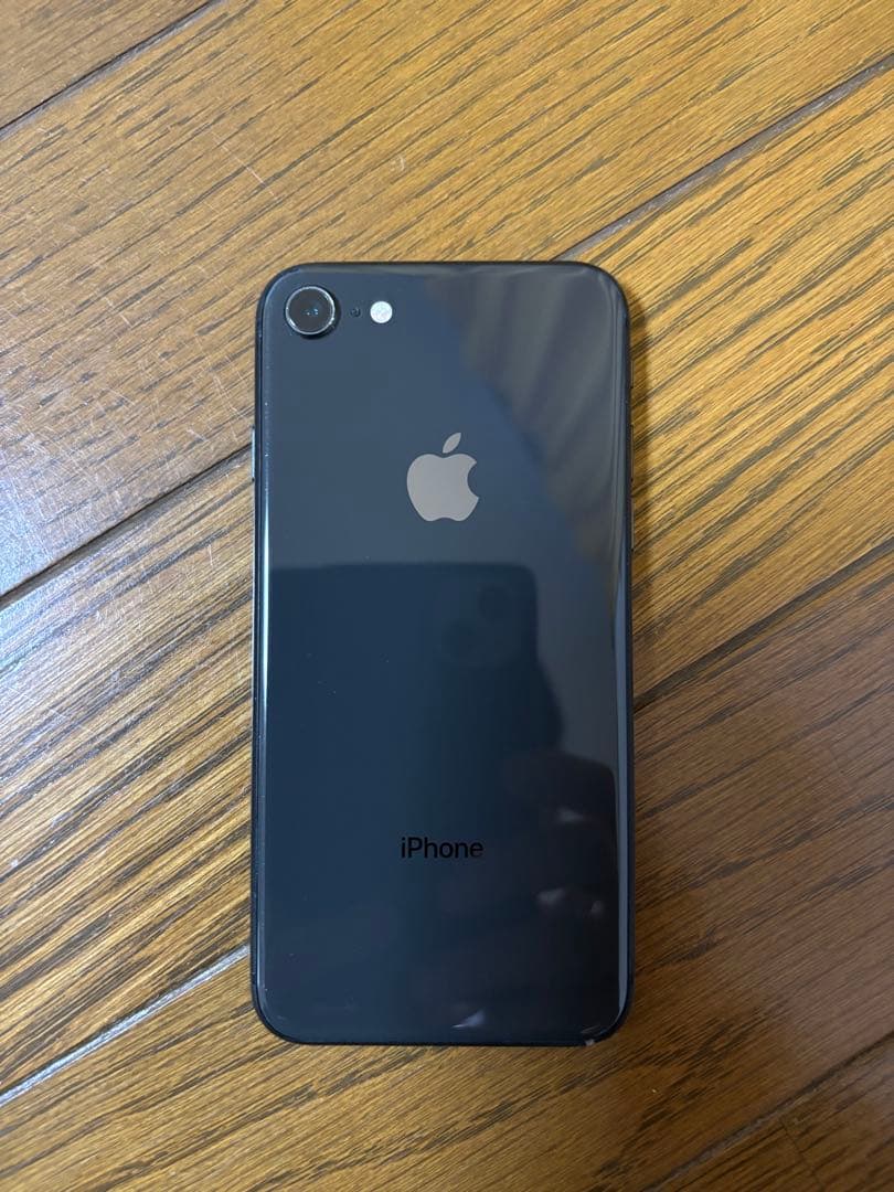 超美品　Apple iPhone 8ブラック 本体　充電100%