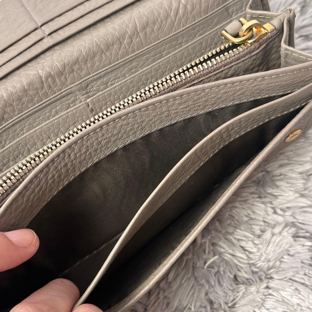 良品✨PRADA 長財布　メタルロゴ　長財布　シボレザー　グレージュ