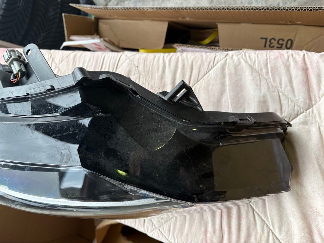 E13 ブラック ヘッドライト