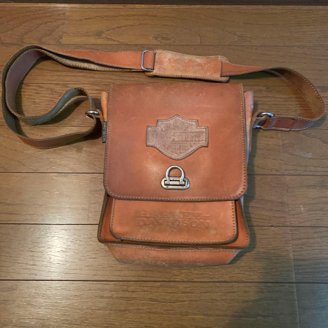 ハーレーダビッドソン レザーショルダーバッグ　 型押しロゴ　ワッペン
