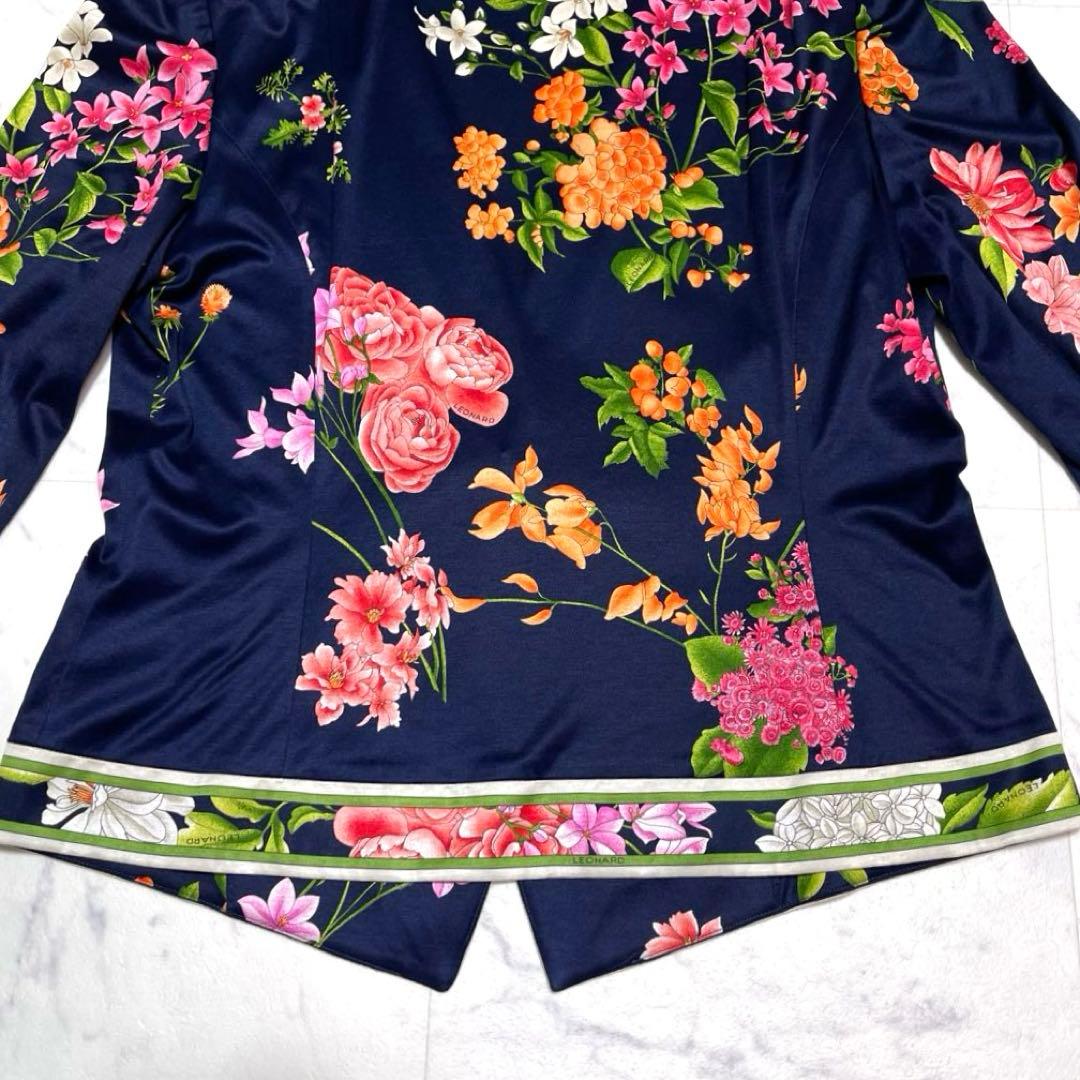 希少✨レオナール ノーカラージャケット トリム 花柄 ロゴ入りクリアボタン