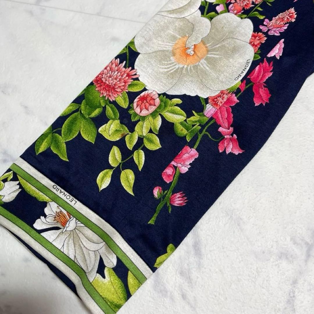 希少✨レオナール ノーカラージャケット トリム 花柄 ロゴ入りクリアボタン