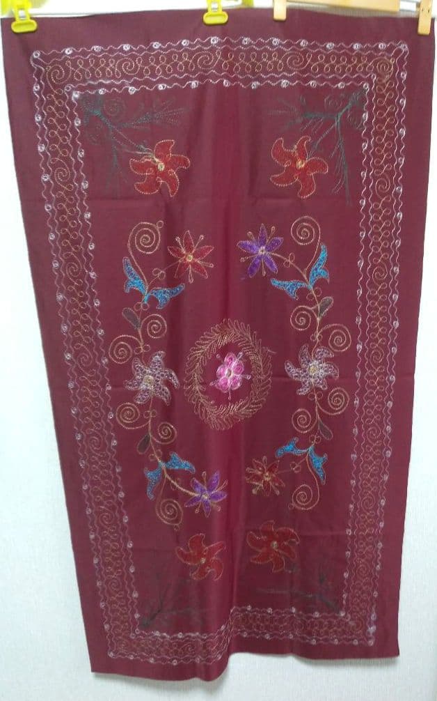 80年代製　ウズベキスタン製　ヴィンテージ　スザニ刺繍　テーブルクロス　壁掛け