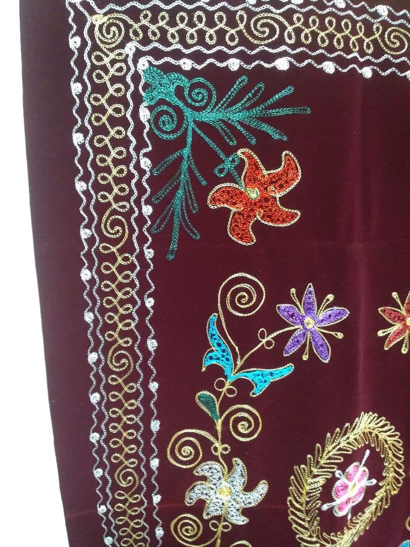 80年代製　ウズベキスタン製　ヴィンテージ　スザニ刺繍　テーブルクロス　壁掛け