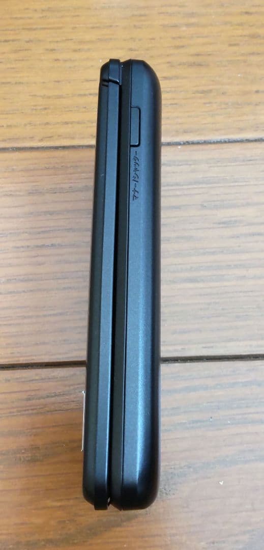 【美品】GRATINA KYF42 ブラック　携帯電話