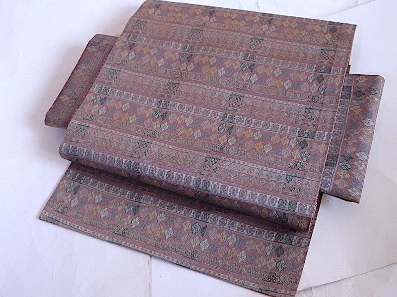 織りの両面名古屋帯（唐花文、花菱古典文）長378 全通総柄　正絹美品