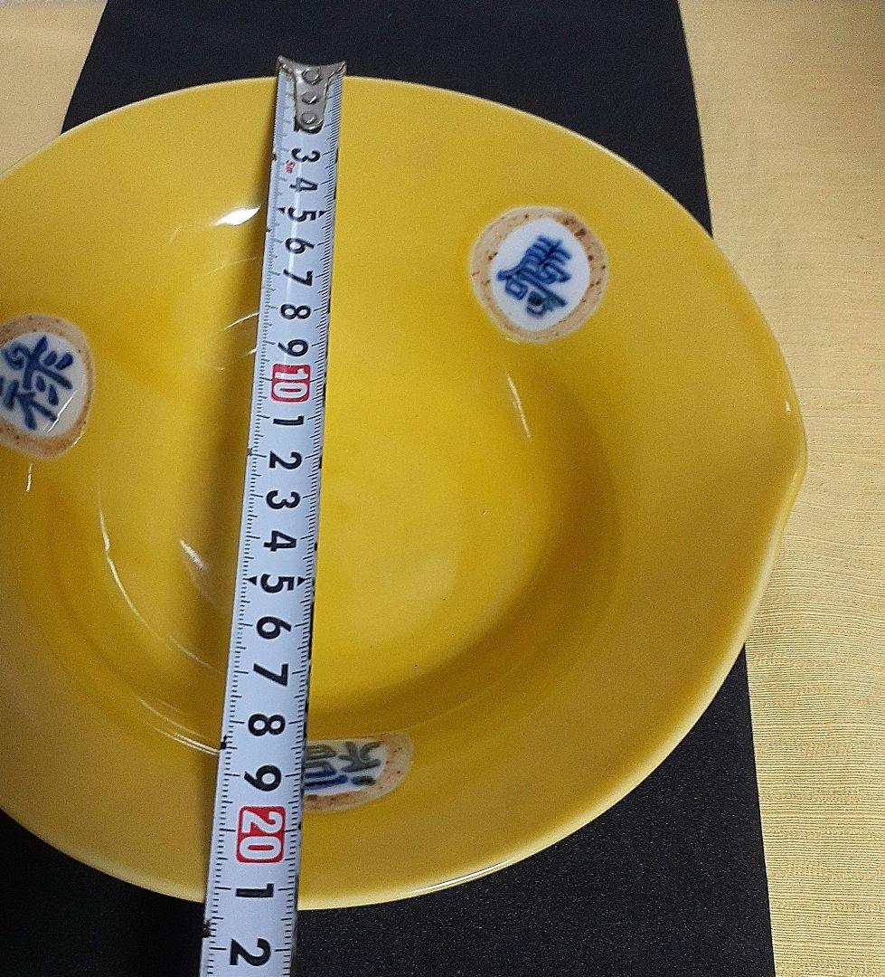 黄色の四角い陶器皿　菓子器です