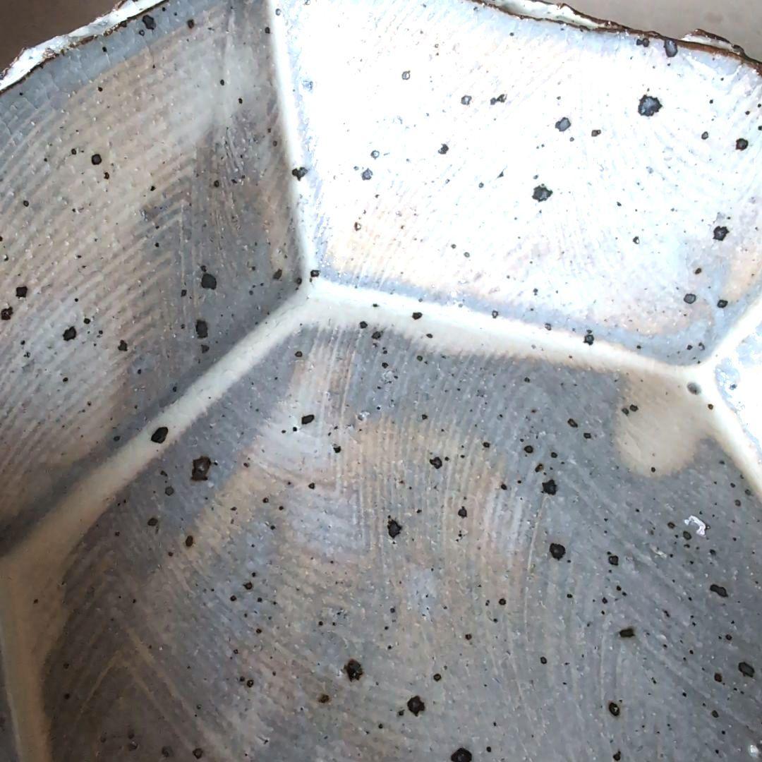 伊賀焼　蓮 善隆作　粉引手　六角皿二枚　共箱あり