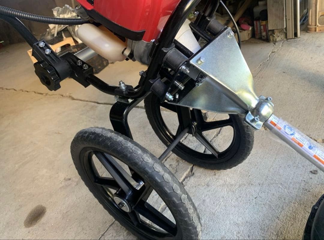 新品同様　肩掛け不要！手押し車の様なエンジン草刈機！手押し式　ビビー　AS23