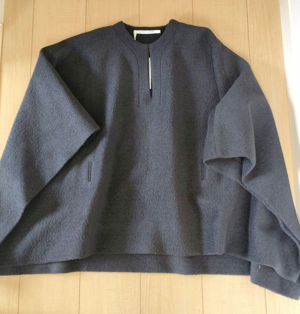 新品テンハンドクラフテッドモダン レザーベルト付き アンゴラ ウール ポンチョ