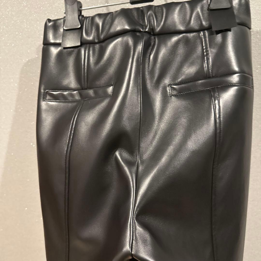 【新品未使用】YONFA⭐︎ヨンファ⭐︎レザーキックフレアパンツ⭐︎S size
