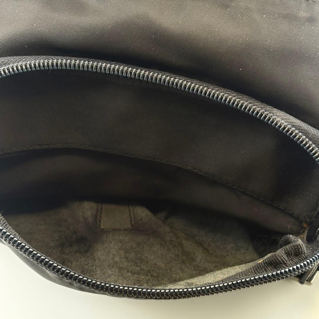 PRADAナイロン美品メッセンジャーバッグ三角ロゴブラック 斜めがけショルダー