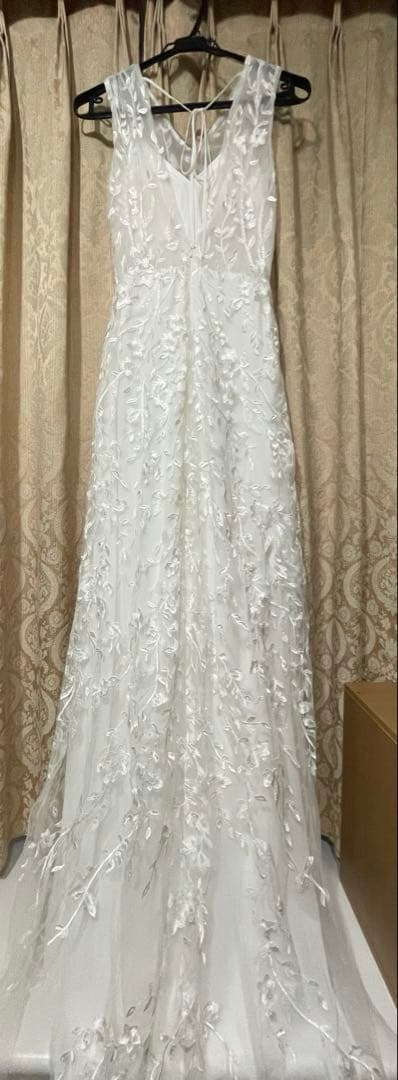 ドレスプロダクション　リーフ刺繍　Vネック　スレンダードレス　W275