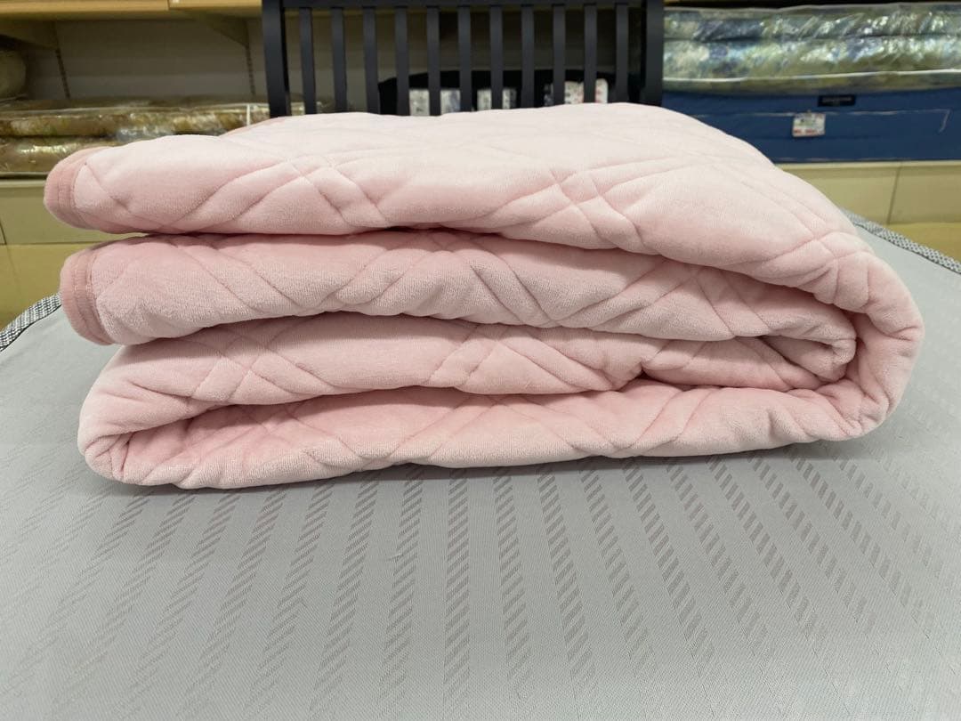 ダブルサイズ・ロマンス　綿１００%敷きパッド・吸湿発熱素材使用・洗濯OK