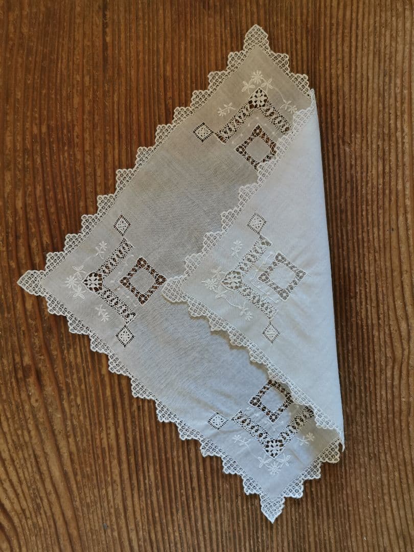 アンティーク ドローン&ニードルワーク リネンクロスハンカチ 総刺繍スカラップ✵