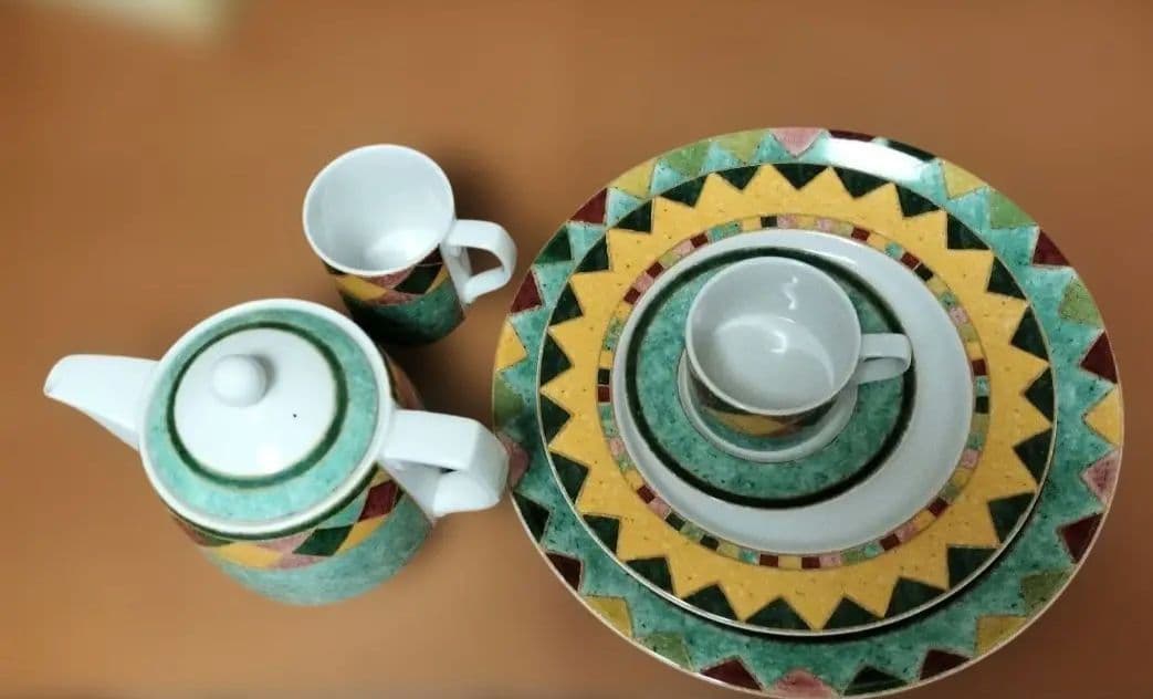 ロイヤルドルトン 陶器 食器セット ほぼ未使用です。