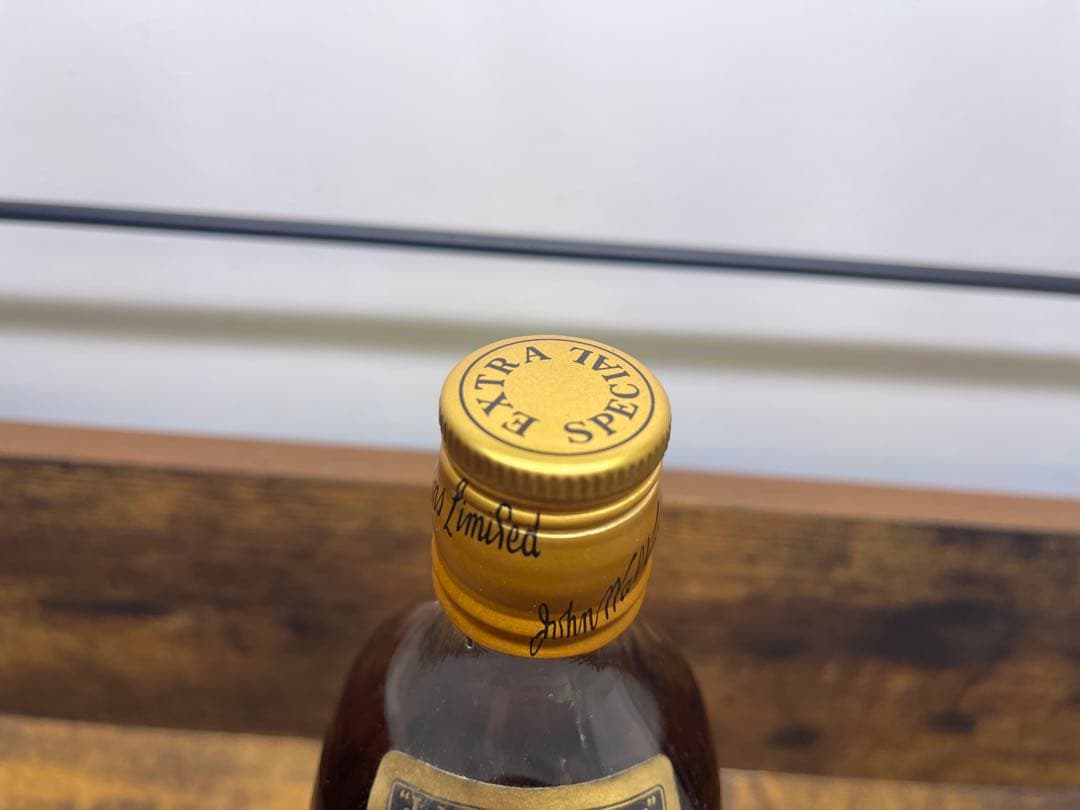 ジョニーウォーカー ブラックラベル 金キャップ 白紋章 化粧箱付き　特級　082