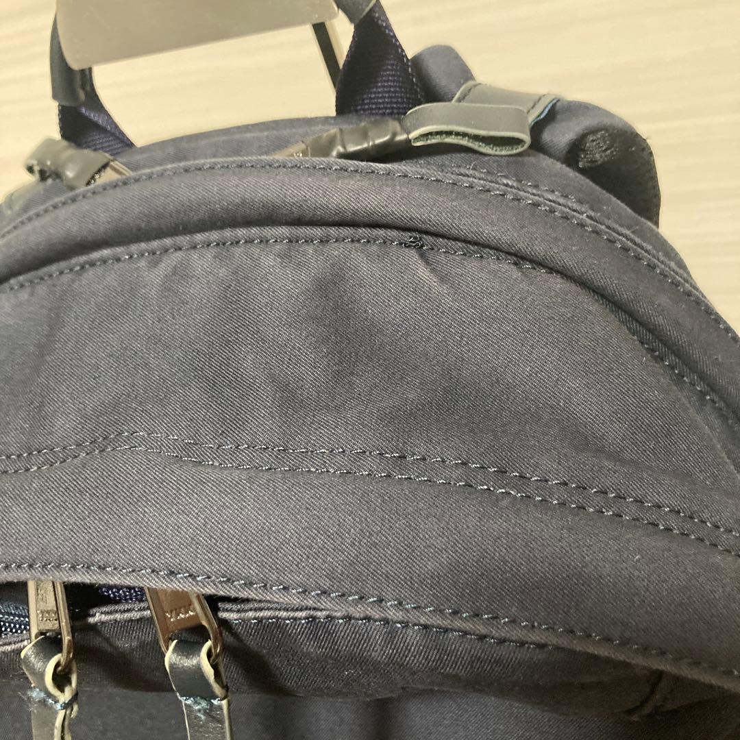 UNTRACK デイパック バックパック　ネイビー