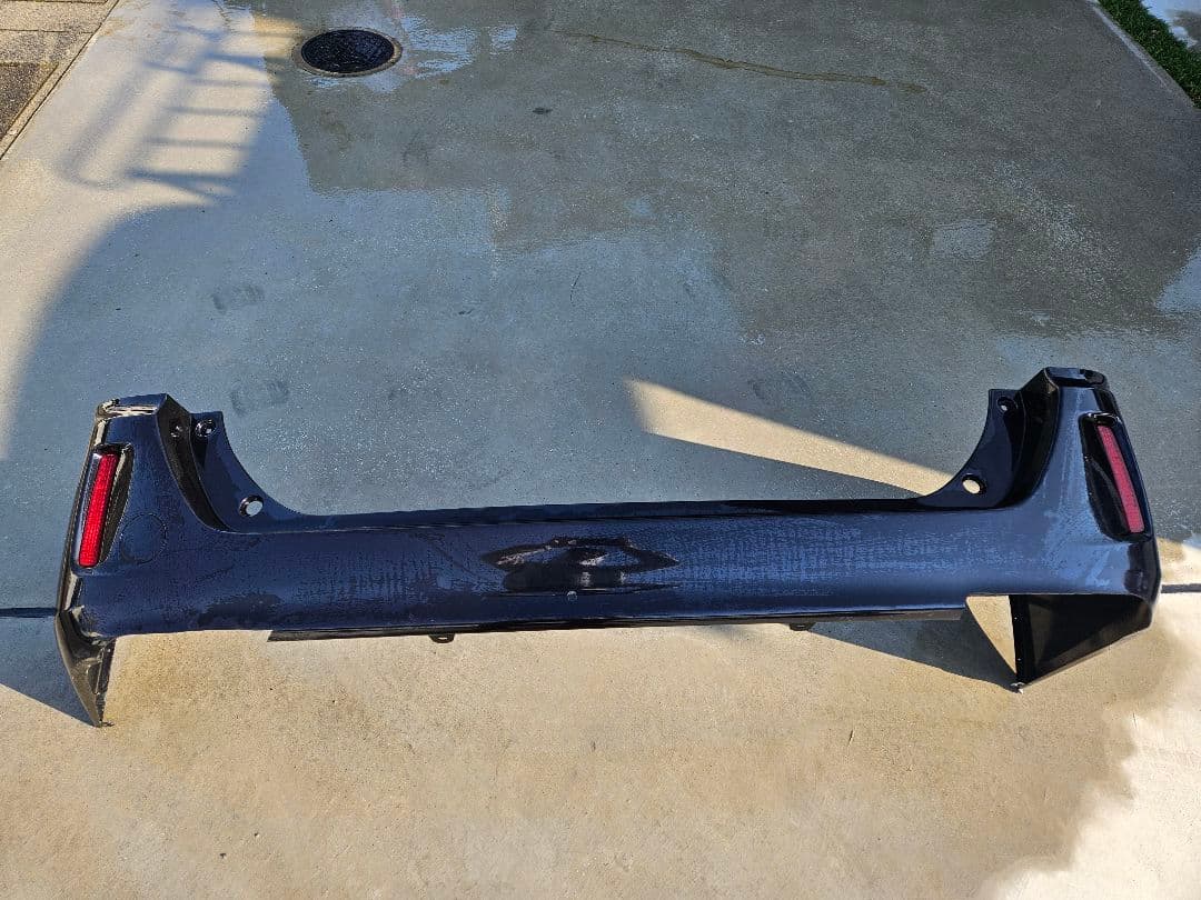 安売りします！ノア　ヴォクシー　エスクァイア　リアバンパー