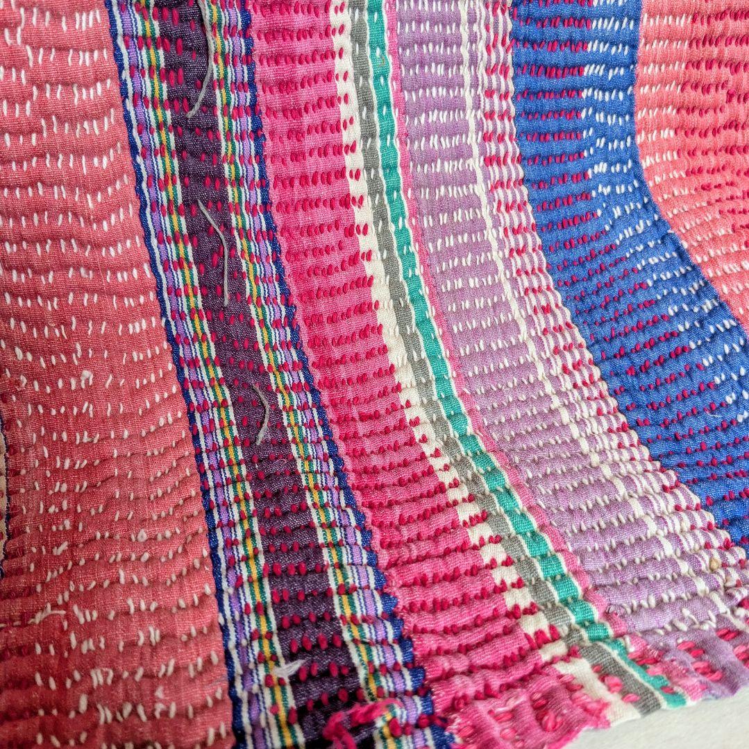 ピンクが映えるストライプ柄のヴィンテージラリーキルト　刺し子　刺繍布　エスニック
