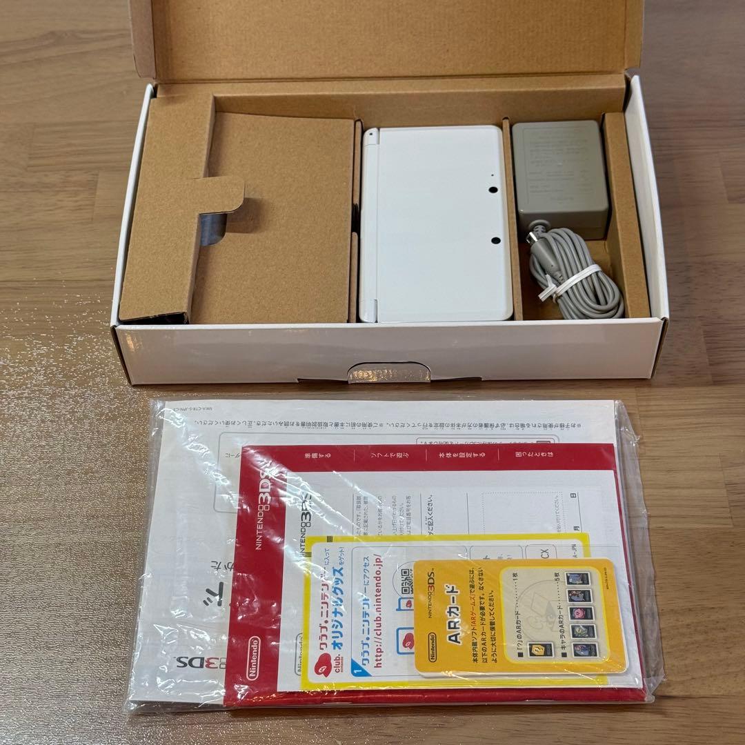 4-227 ニンテンドー3DS ピュアホワイト 箱付き