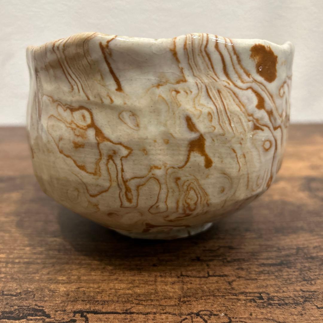 マーブル模様の陶器製茶碗