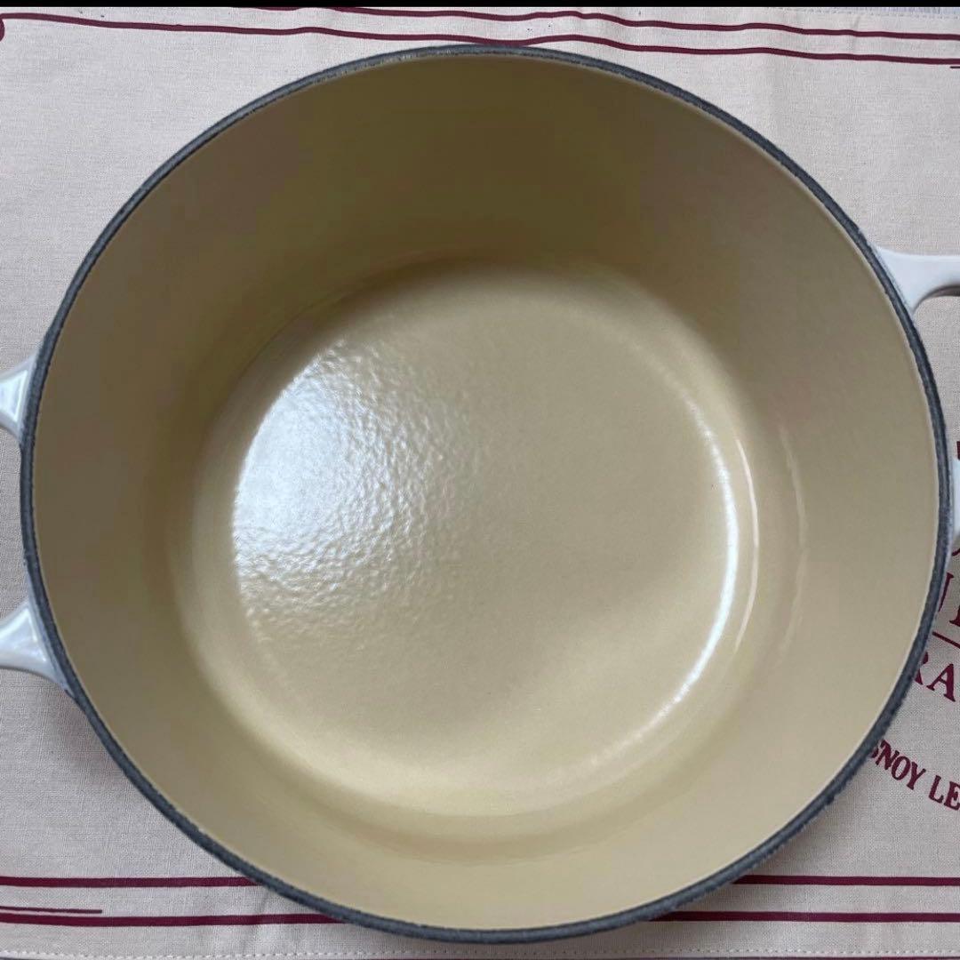 《レア美品》ルクルーゼ ナツメグ 22cm ココットロンド グレージュ