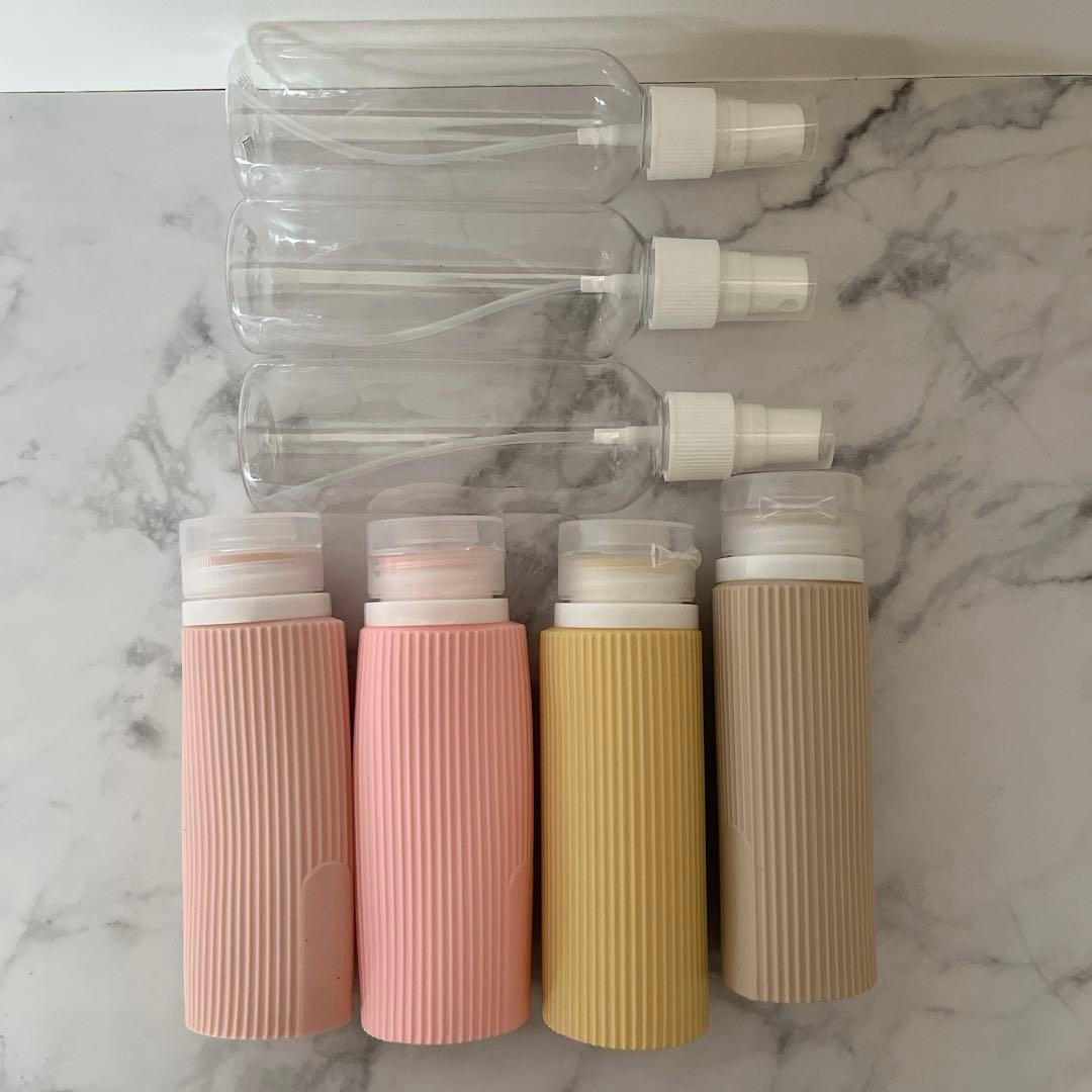 ハンギングトラベルトイレタリーバッグ 防水 トラベルボトル付き 吊り下げ式