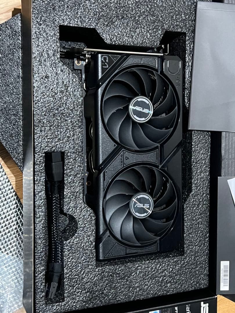 グラフィックボード・グラボ・ビデオカード ASUS GeForce RTX 4070 Super 12GB