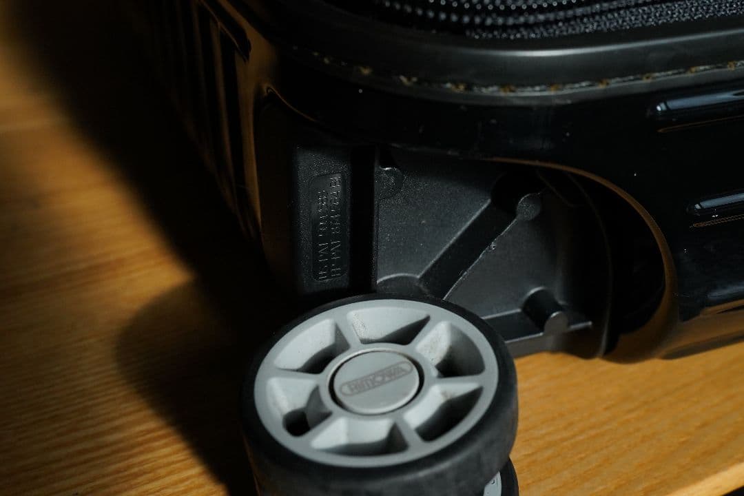 RIMOWA SALSA DELUX TSA ロック四輪 キャビン持込サイズ