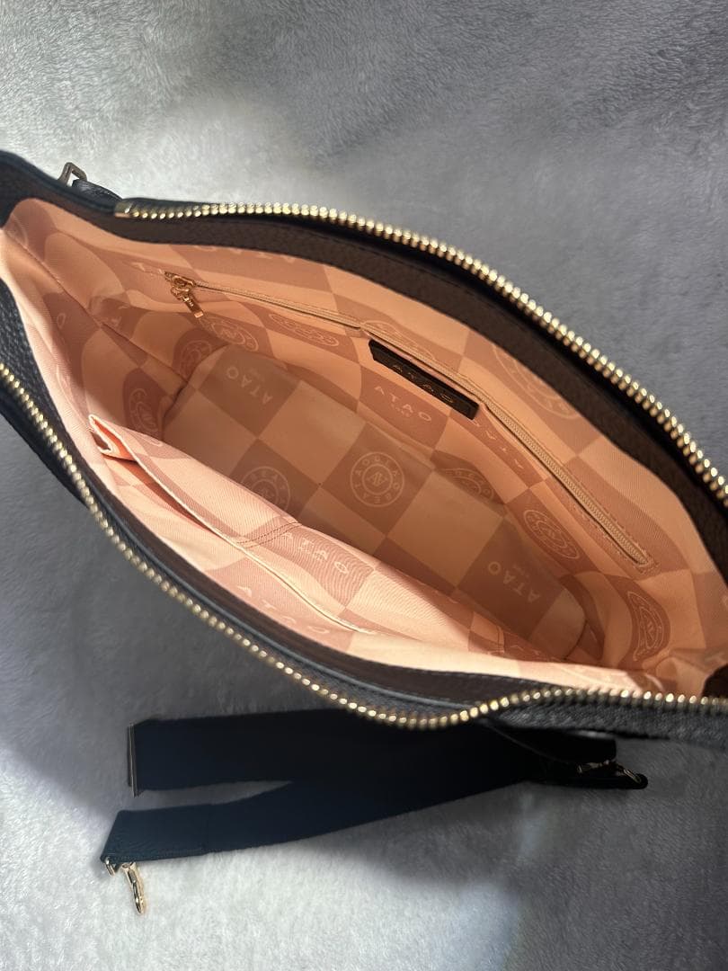 ATAO アタオ　ウィークエンド　ショルダーバッグ　レザー　ブラック