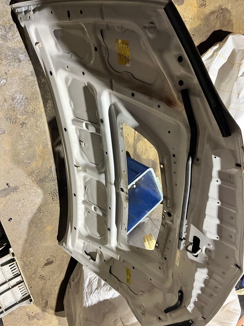 引き取り限定　CT9A/ランエボ9 ボンネット　訳あり