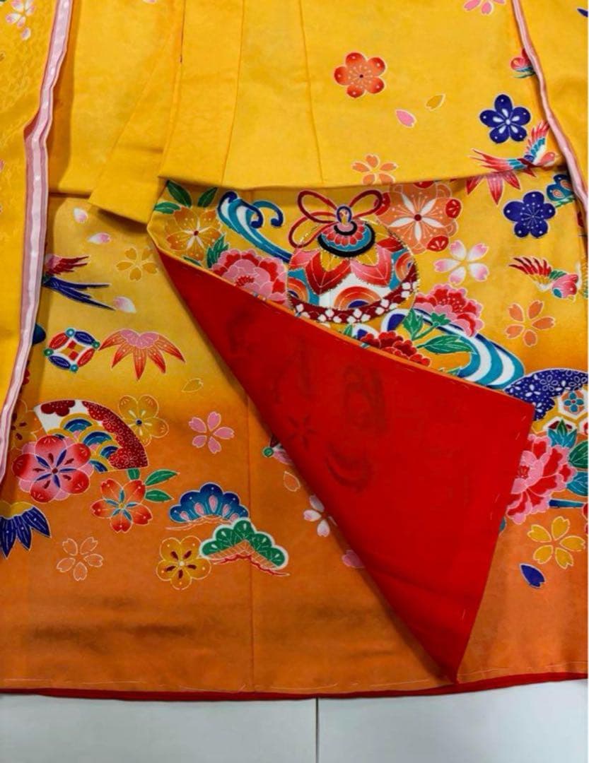 七五三　3歳女の子着物　２点セット　新品　華やか黄色　紅型風　鈴　松竹梅　鳳凰