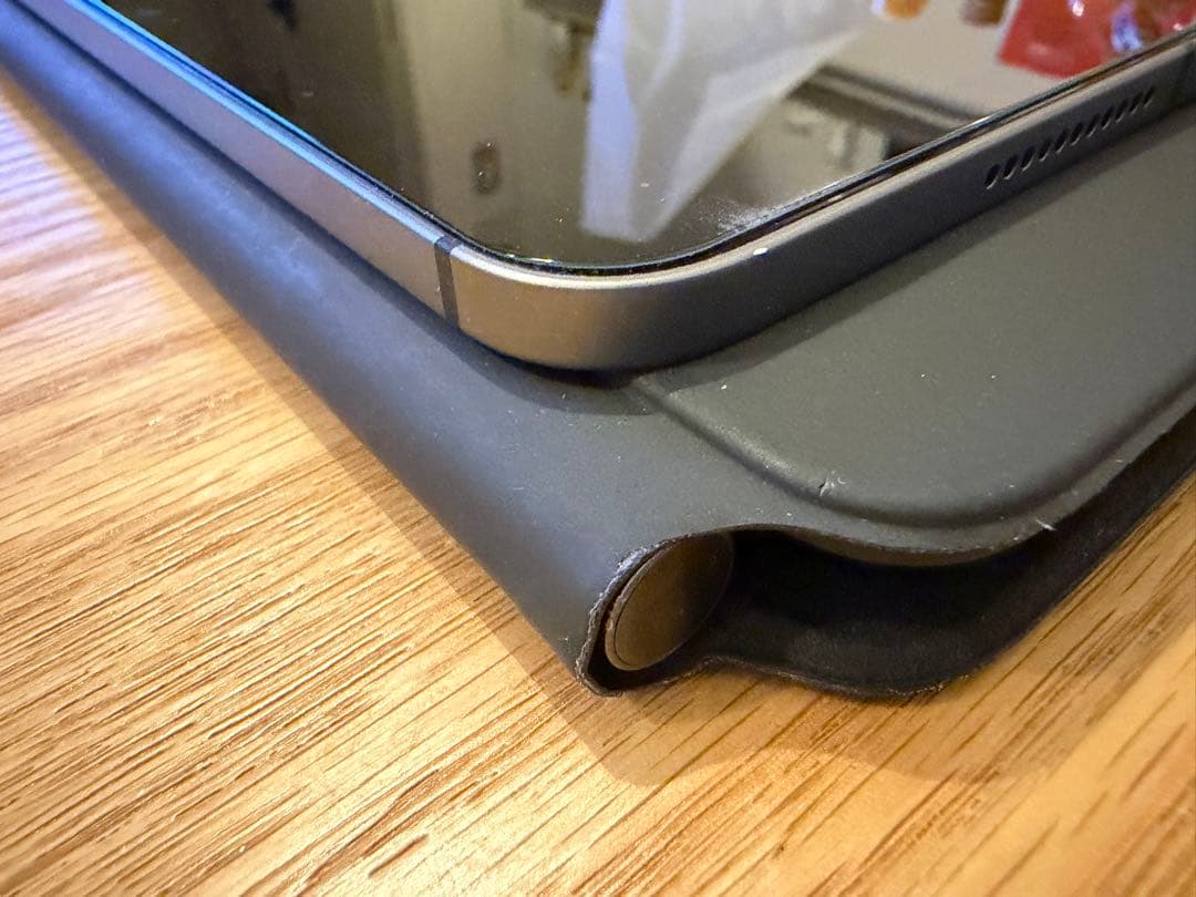 ユキ　iPad Pro 第5世代　magic keyboard付