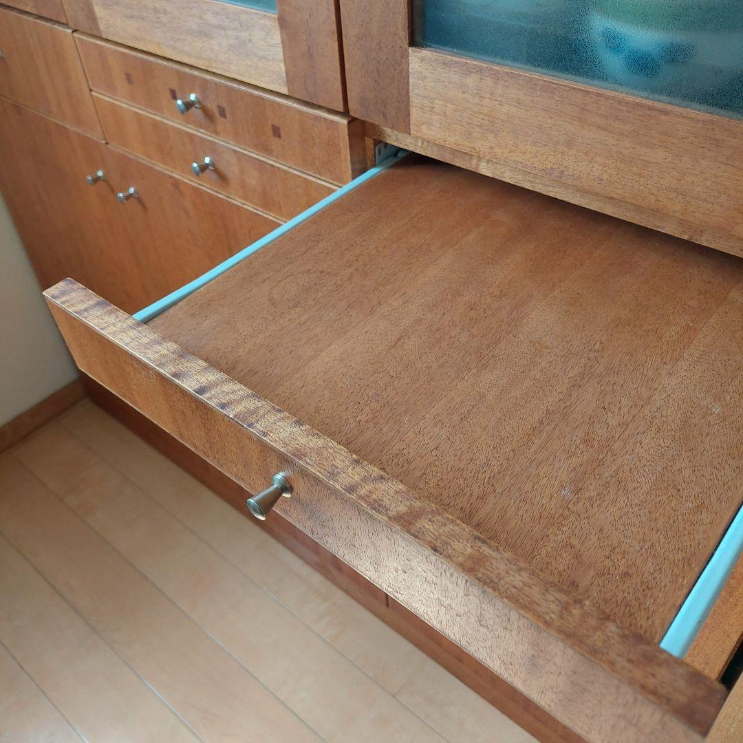 美品 幅115 高級 天然木 食器棚 トレー付き