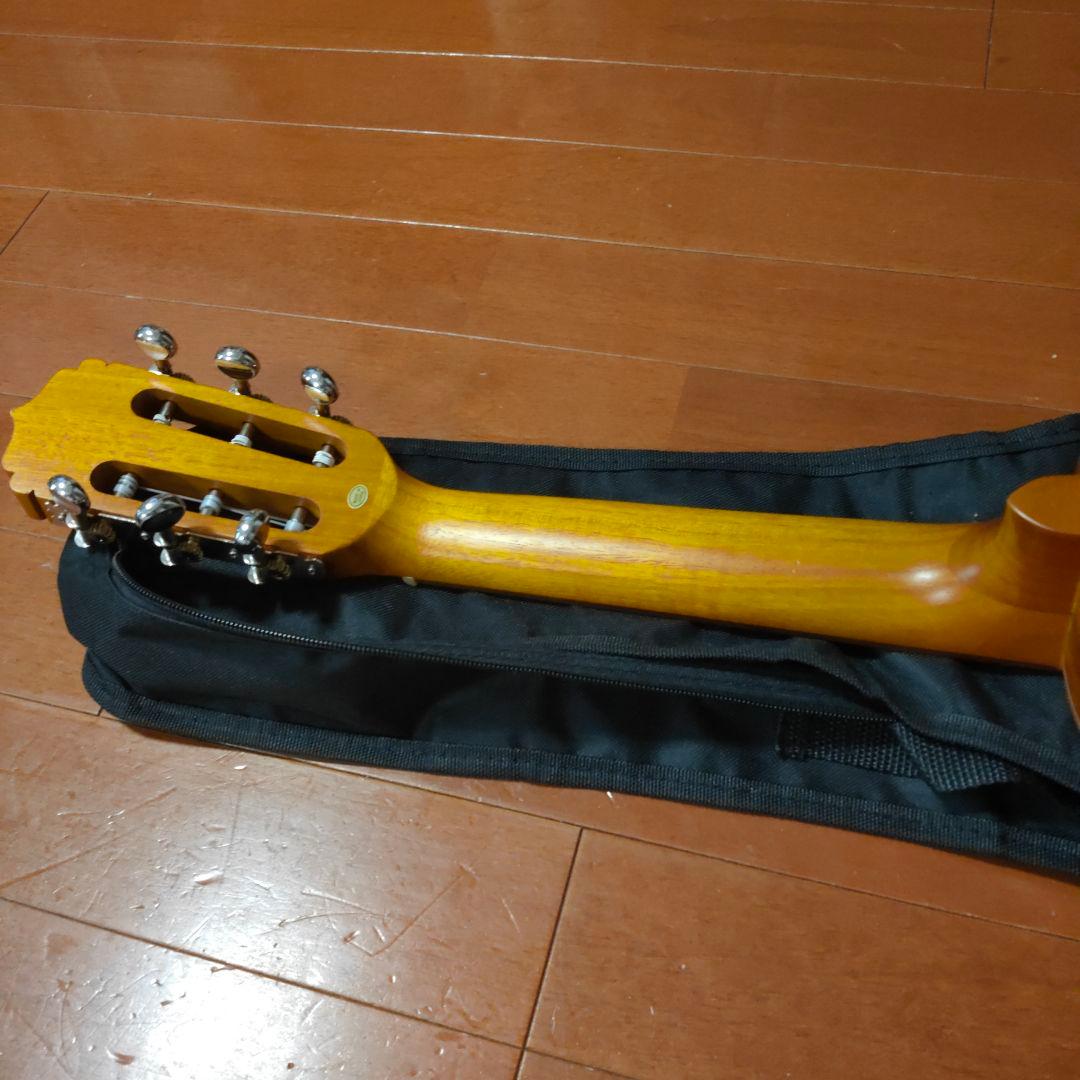 Aria ATU-180/6K 6弦ウクレレ