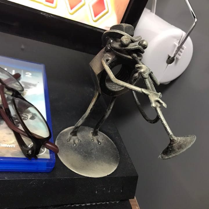 ラッパを吹くカエル