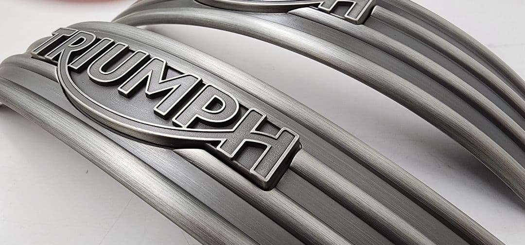 TRIUMPH 水冷ボンネビル T120 　タンク　エンブレム 　純正オプション