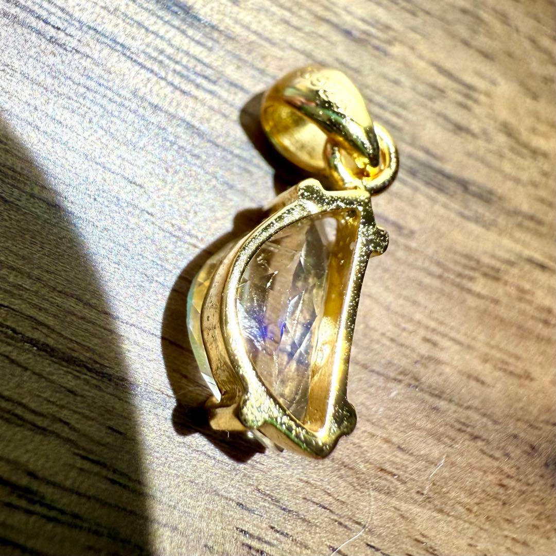 k18gp レインボームーンストーン　マダガスカル産　ペンダントトップ　月