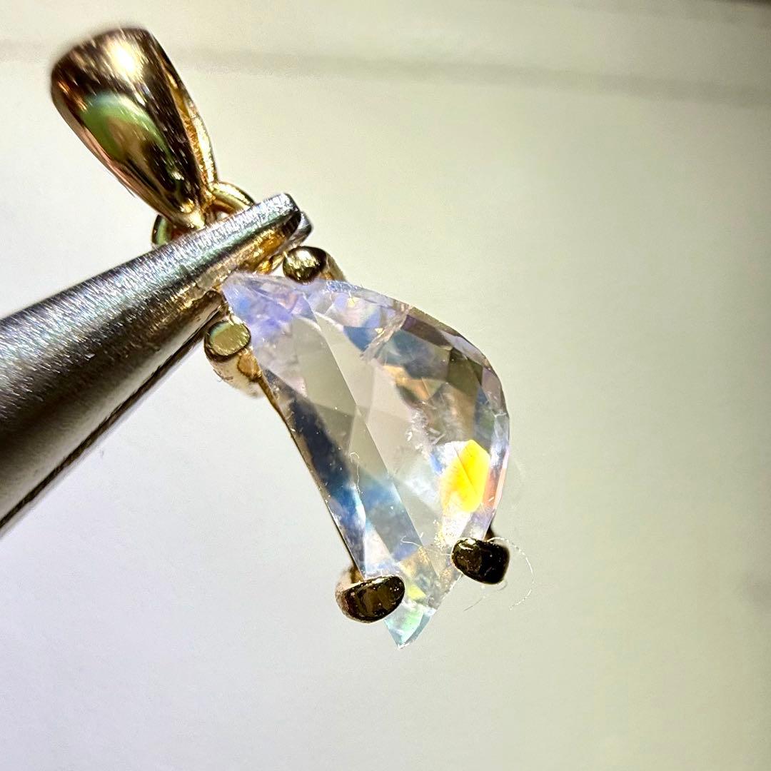 k18gp レインボームーンストーン　マダガスカル産　ペンダントトップ　月