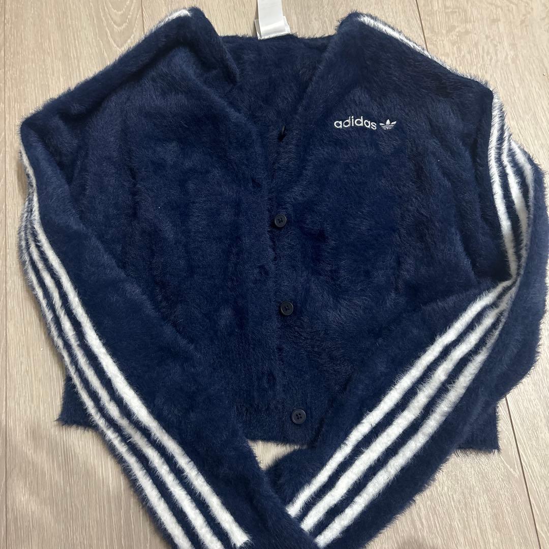 adidas フラッフィー　カーディガン
