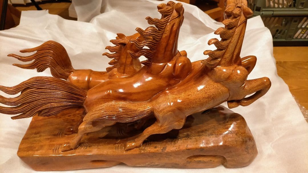 木製馬の彫刻 天然木 木彫り 約47X18X30cm