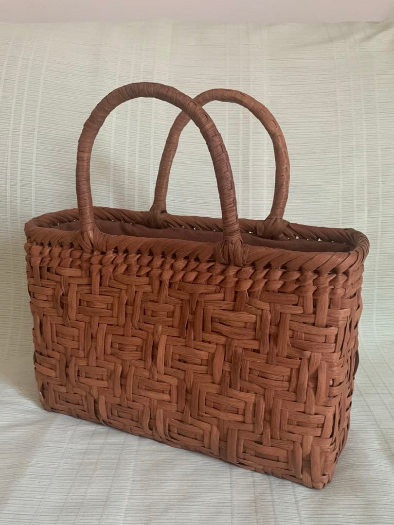 新入荷 新品 長野産 サイズM 職人手編み　連続網代編み　山葡萄籠バッグ