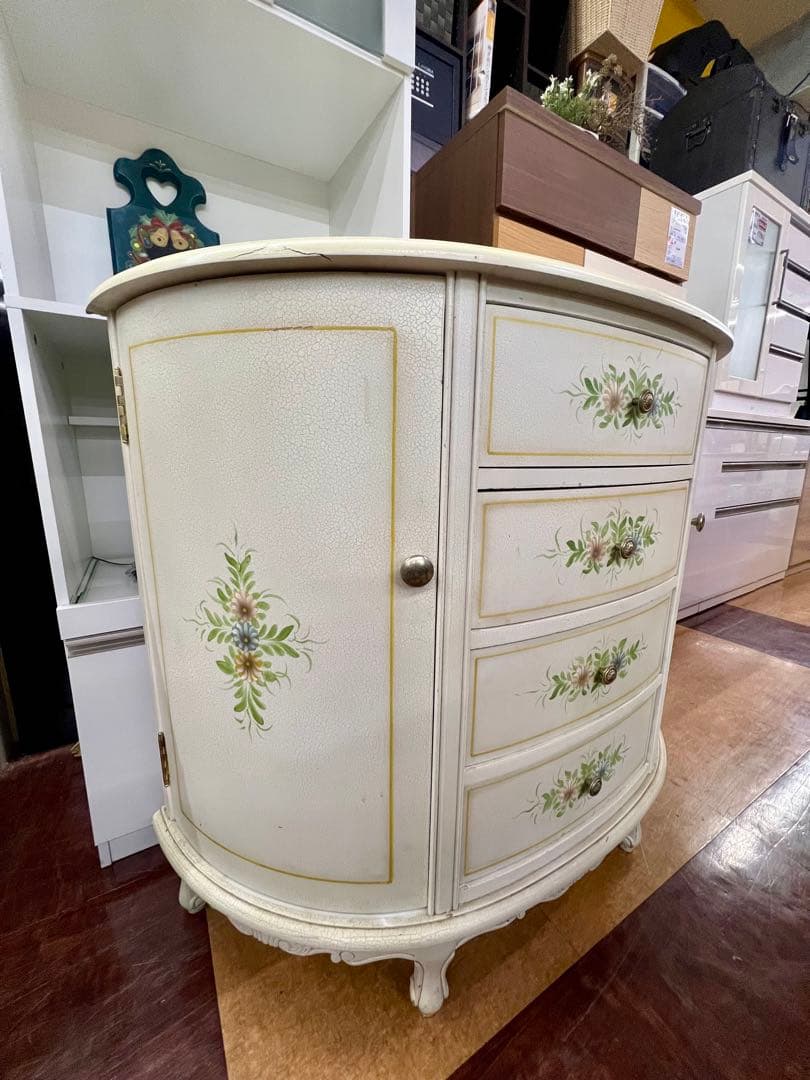 【地域限定無料配送】可愛い花柄装飾の白いキャビネット