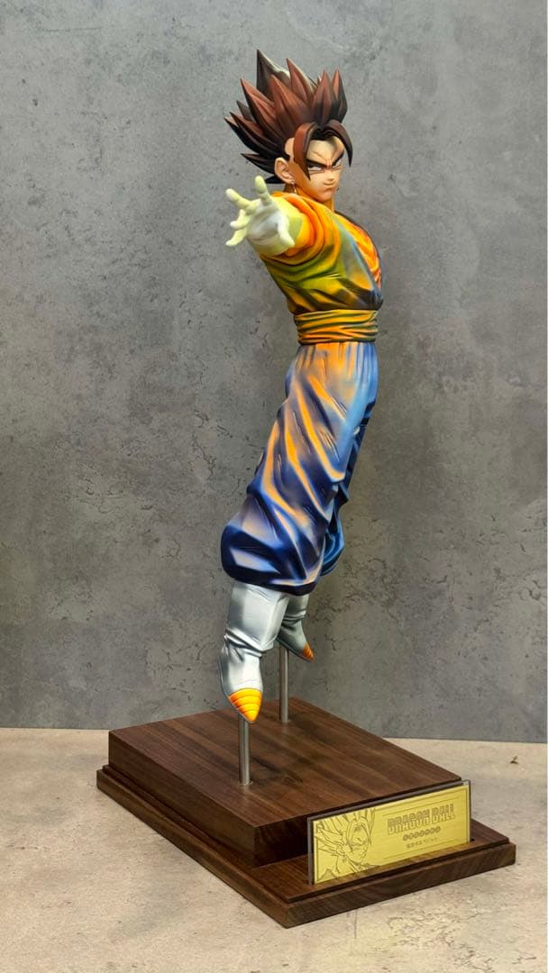 孫悟空 フィギュア 攻撃ポーズ 台座付き