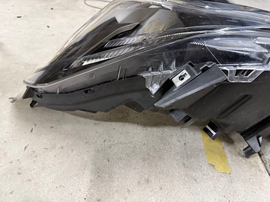 30アルファード 右ヘッドライト