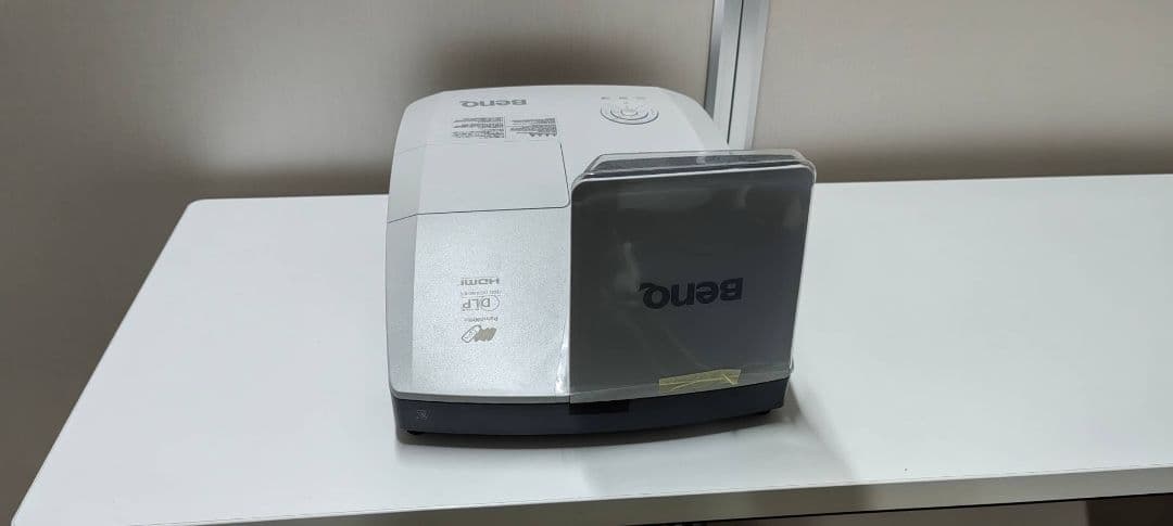 BenQ WXGA対応 超短焦点プロジェクター MW853UST+