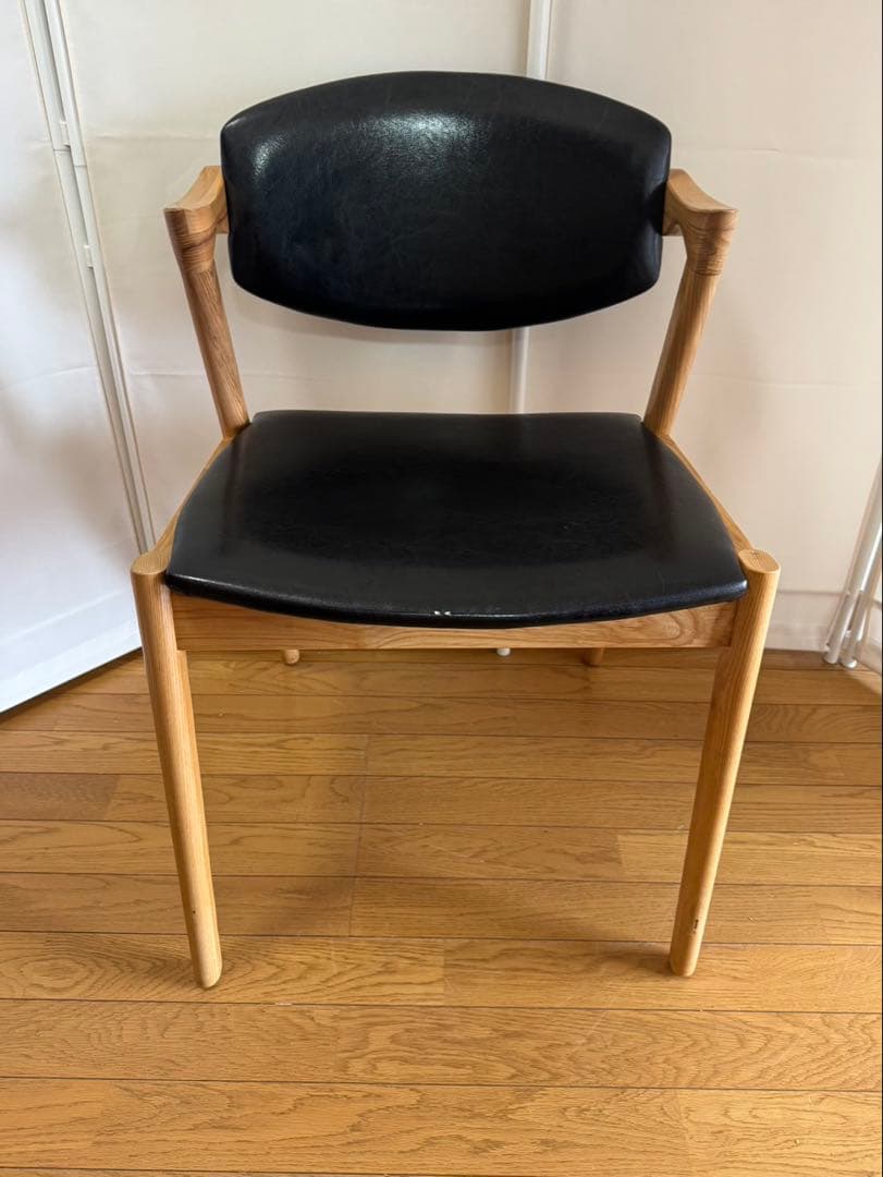 関家具　 ダイニングチェア　 モダン アームチェア　Zチェア