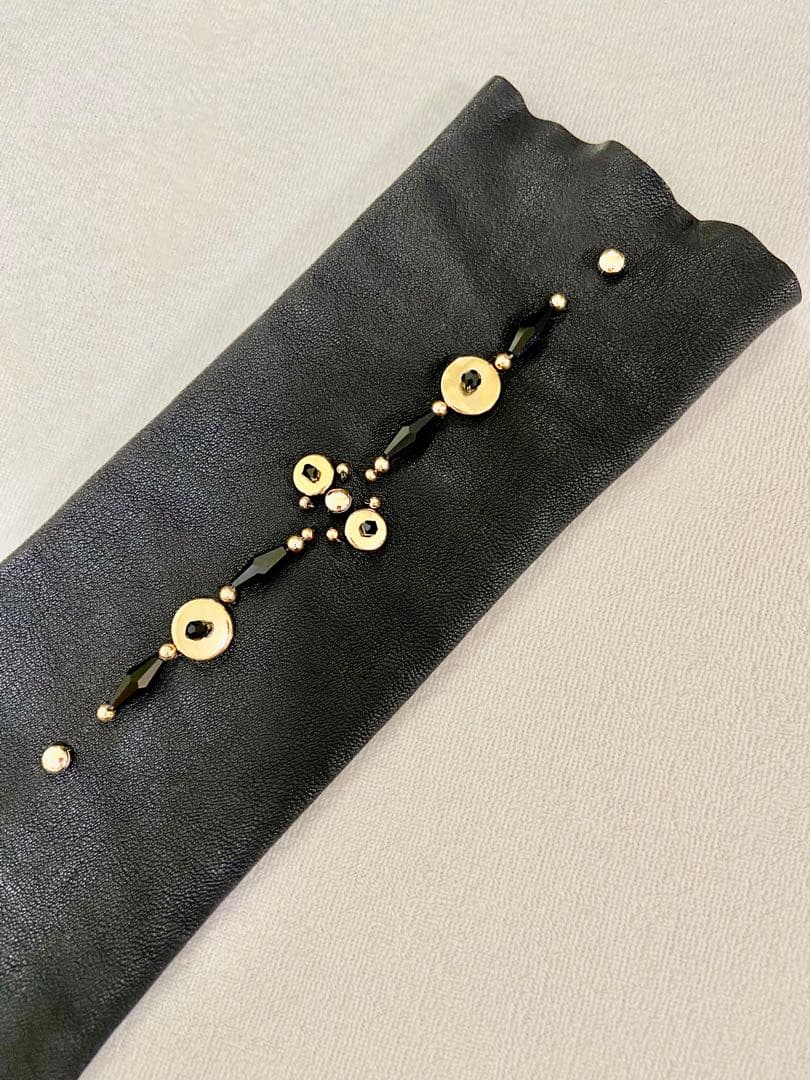 NaShI’Madeさま専用 黒のレザー風アームカバー 金色装飾付き